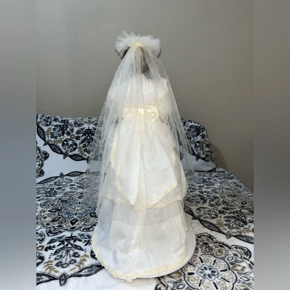 Flora Bride Classic Doll, Porcelain Bride Of The Century 1900s by Ellen Williams - Picture 12 of 17